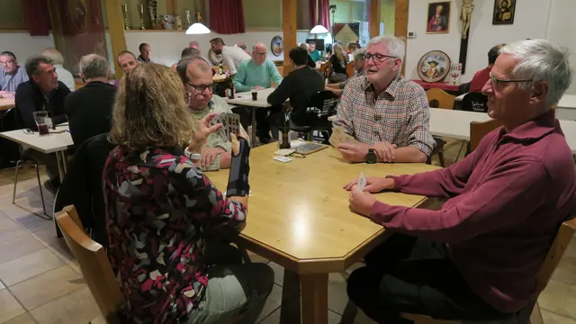 Wer hat das bessere Blatt? Anfang Dezember steht das Inzinger Schützenheim ganz im Zeichen des Kartenspiels. | Foto: SK Inzing