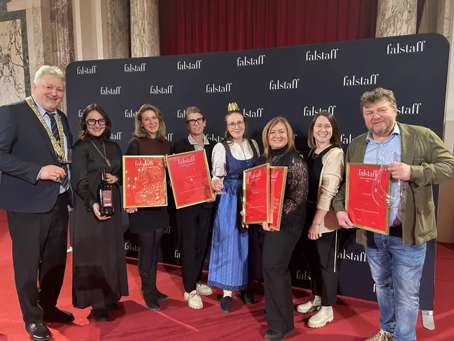 Die erfolgreichen Winzerinnen und Winzer aus dem Mittelburgenland bei der Falstaff-Prämierung 2025 – ausgezeichnet in mehreren Kategorien von Blaufränkisch bis Cuvée. | Foto: Lisa Kölly-Pfneisl