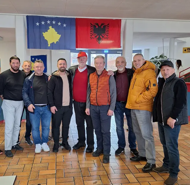 Valton Halimi (4. v. l.) und Dr. Karl Bauer (6. v. l.) sind Europagemeinderäte in Gleisdorf. | Foto: Halimi