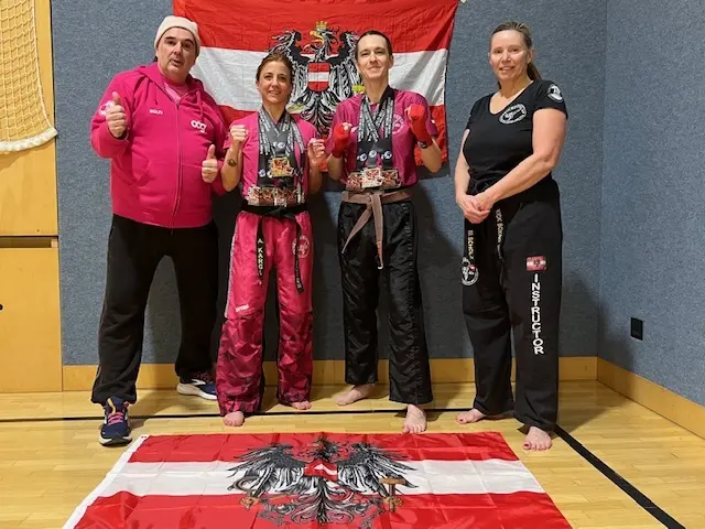 Trainer Wolfgang Habel, Anna Kargl, Fabian Stangl, Co-Trainer Manuela Scholz (v. li.). | Foto: ASKÖ Kickboxclub Steyr