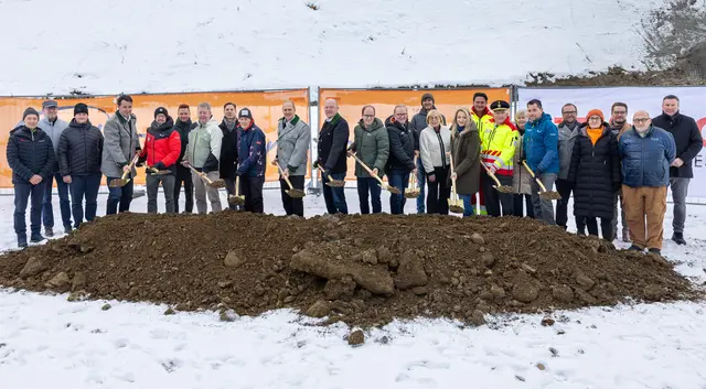 Mit dem Spatenstich erfolgt der Bau des modernen Einsatzzentrums, das im Dezember 2026 fertiggestellt werden soll. | Foto: Harald Steiner