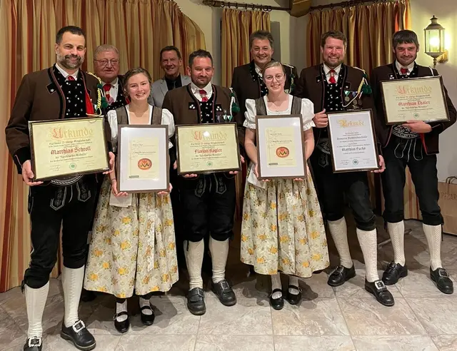 Matthias Schroll, Josef Pockenauer, Andrea Ager, Bürgermeister Paul Sieberer, Florian Kogler, Josef Erharter, Christina Gratt, Matthias Fuchs und Matthias Thaler (v. li.). | Foto: Schützenkompanie Hopfgarten