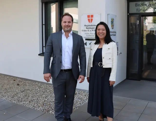 Bezirksvorsteher Daniel Resch (ÖVP) und noch Neos-Döbling-Klubvorsitzende Evelyn Shi. | Foto: ÖVP Döbling