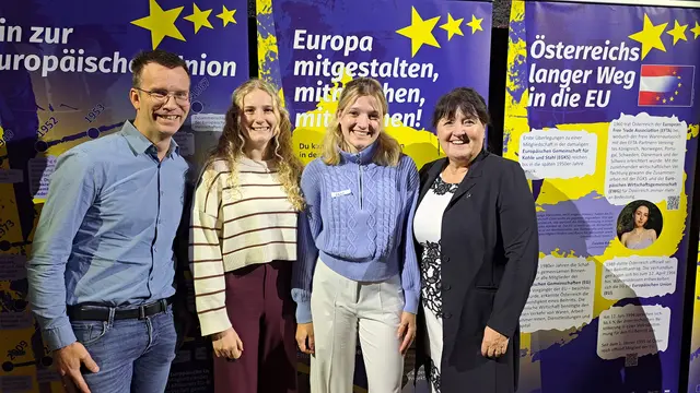 LH-Stv. Manuela Khom mit Günther Kollau, Pia Krammer und Lilli Martinjak | Foto: Gymnasium Köflach