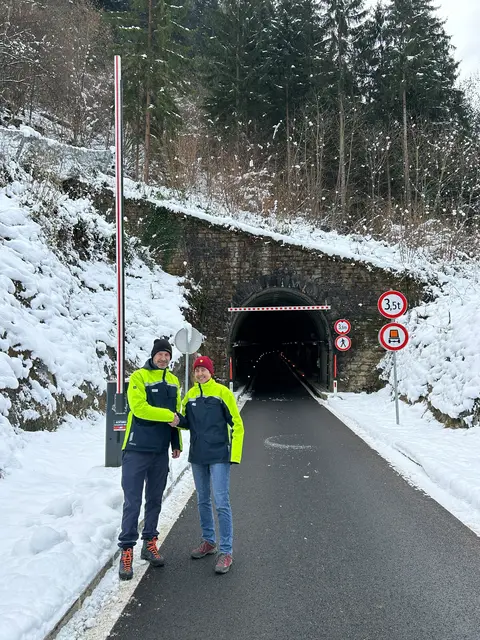 VERBUND-Betriebsingenieurin Eva Manninger und Projektkoordinator Josef Nindl freuen sich über den erfolgreichen Projektabschluss.
 | Foto: VERBUND