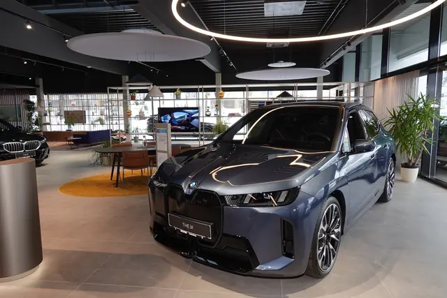 Das Autohaus Neuper strahlt in neuem Glanz. | Foto: MeinBezirk/Michael Blinzer