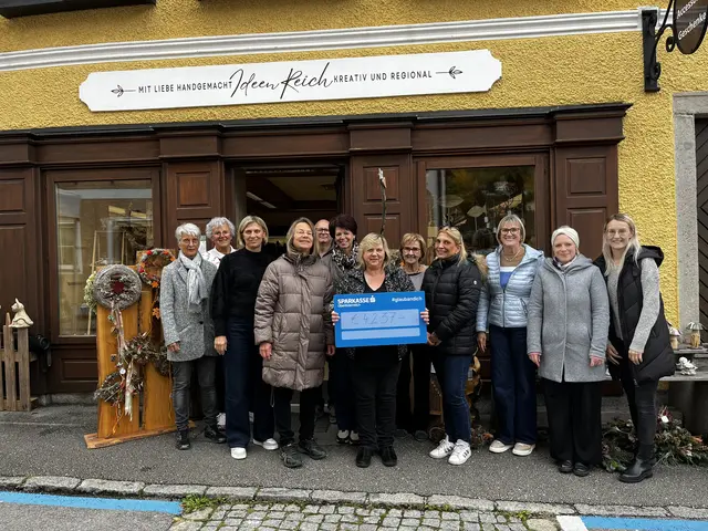 Rund 4237 Euro übergibt Jutta Feichtinger heuer an die "Herzkinder" und eine Familie in Not. | Foto: Auinger