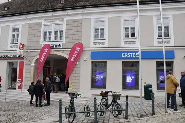 Die erneuerte Fassade der Hollabrunner Filiale. | Foto: Daniel Hinterramskogler