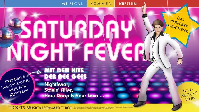 Disco-Groove unter freiem Himmel: Im Sommer 2026 bringt die Festung Kufstein das Kultmusical „Saturday Night Fever“ auf die große Open-Air-Bühne. | Foto: musicalsommer.tirol
