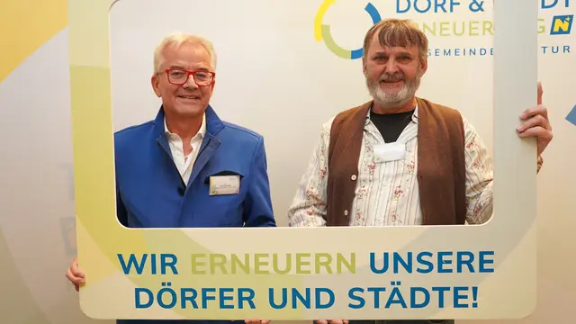Bürgermeister Gerhard Weil (SPÖ) und Gemeinderat Roman Kral (Grüne) waren dabei.  | Foto: Stadtgemeinde Bruck