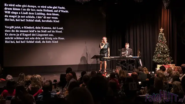 Zu einem Weihnachtskonzert der besonderen Art lädt Birgit Denk mit ihrem "Weihnachts-Allgesang" im Rockhouse. | Foto: Rockhouse/Martin Hüttler