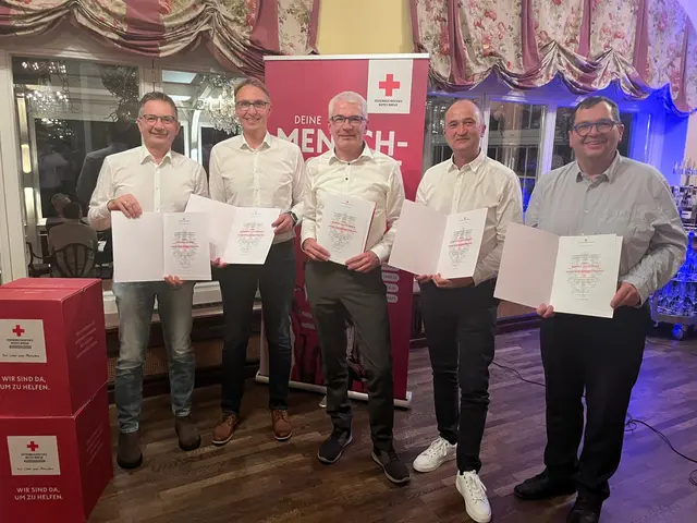 Von links:  Hans Leitner (30 Jahre), Bernhard Stockinger (25 Jahre), Martin Ratzenböck (30 Jahre), Josef Standhartinger (30 Jahre) und Rainer Trawöger (20 Jahre) aus dem Bezirk Grieskirchen. | Foto: ÖRK Grieskirchen