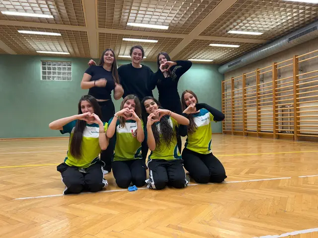 Die 4. Klassen der Sportsäule der Mittelschule Mistelbach tauchten in ein besonderes Tanzprojekt ein. | Foto: Prem