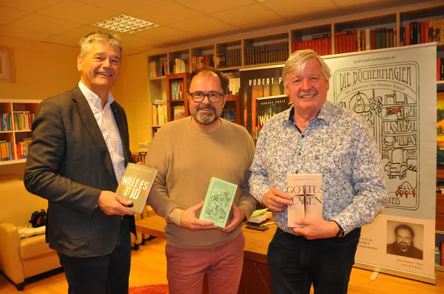 Robert Preis präsentierte in der Kulturbibliothek St. Lorenzen seine beiden neuesten Werke. | Foto: Karl Leger