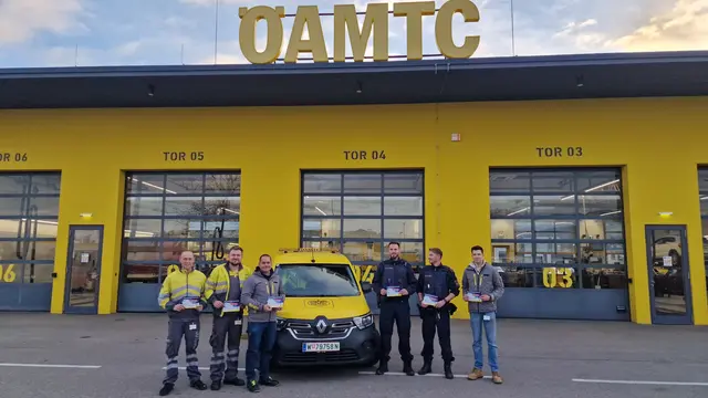 "Licht-Aktion" für mehr Sichtbarkeit auf Badens Straßen. | Foto: ÖAMTC