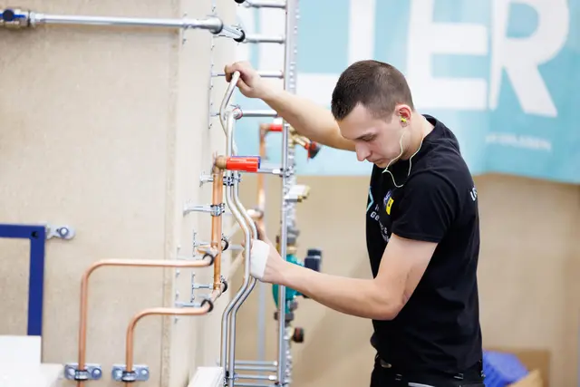 Marcel Riener kürte sich zum besten Sanitär- und Heizungstechniker. | Foto: SkillsAustria/Wieser/Slovencik