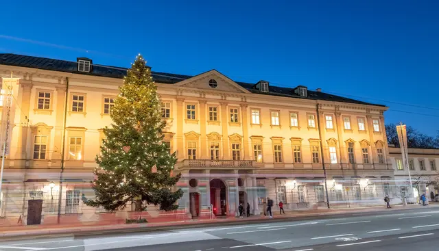 Schloss Mirabell erleuchtet in Orange: Das Schloss Mirabell als Teil der internationalen UN-Kampagne „Orange the World“ | Foto: Stadt Salzburg/Alexander Killer