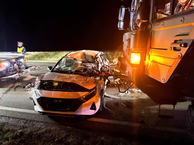 Das Auto erlitt einen Totalschaden. | Foto: Fotokerschi/Christian Doms