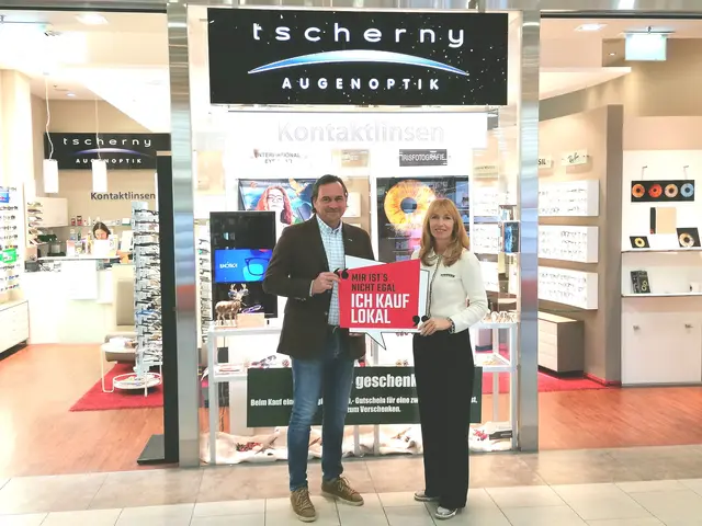 Bezirksstellenobmann Christian Bauer und Geschäftsführerin Michaela Tscherny (Martin Tscherny Gesellschaft m.b.H.) | Foto: WKNÖ