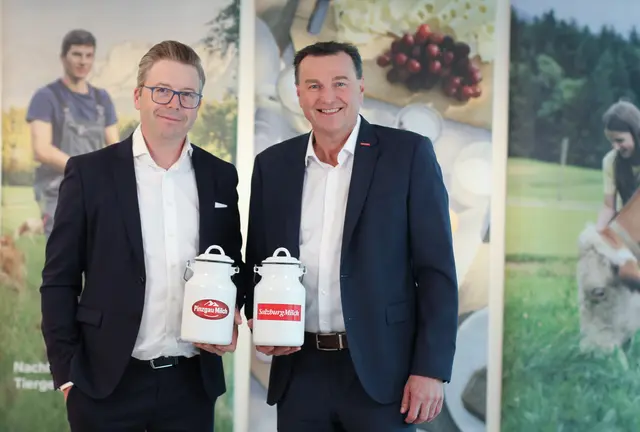 Markus Buchmayr (Geschäftsführer Pinzgau Milch) und Andreas Gasteiger (Geschäftsführer SalzburgMilch) freuen sich auf die Vertiefung der bestehenden Zusammenarbeit. | Foto: SalzburgMIlch/Schwap