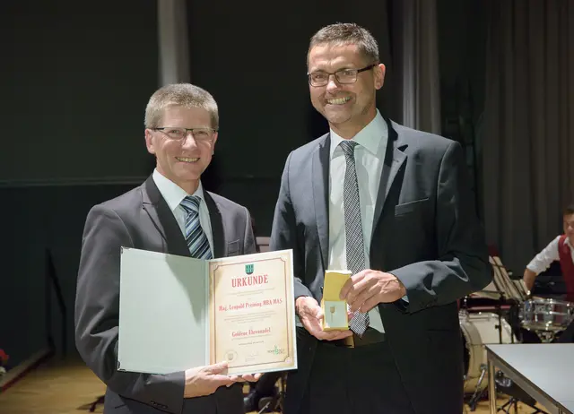 Leopold Preining wurde 2016 mit dem Goldenen Ehrenring der Stadt Rohrbach ausgezeichnet.  | Foto: Klinikum Rohrbach