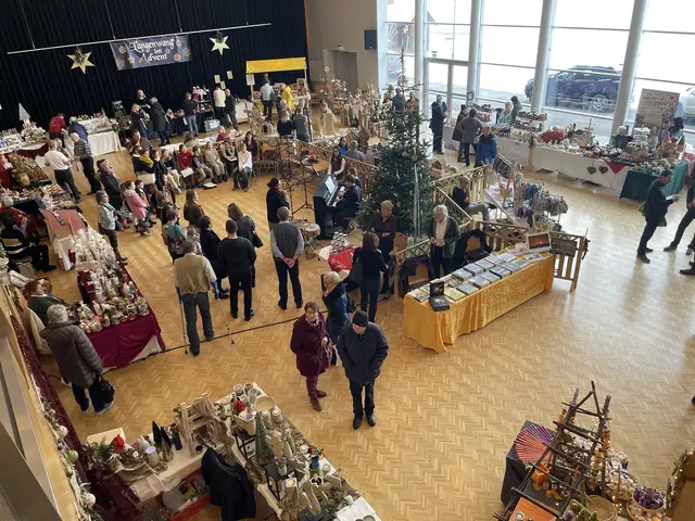 Rund 50 Ausstellerinnen und Aussteller präsentieren im Volkshaus Langenwang kunstvolle Handwerksarbeiten und Naturprodukte. Der Kunsthandwerksmarkt zählt jedes Jahr zu den stimmungsvollen Höhepunkten der Adventzeit. | Foto: Koidl