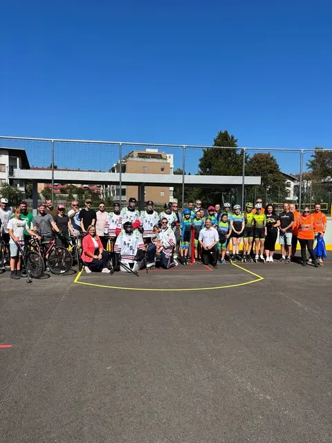 Großer Andrang bei Eröffnung: Der neue Bezirkssportplatz in Jakomini befindet sich auf dem ehemaligen Fußballfeld der früheren Kaserne.  | Foto: Büro SR Hohensinner