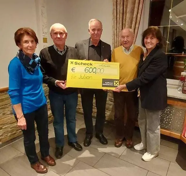 Eine kleine Abordnung der Wandergruppe: Margret Lieber, Maximilian Bodner, Bonaventura Bodner, Richard Ruhdorfer, Martha Prommer

 | Foto: Privat