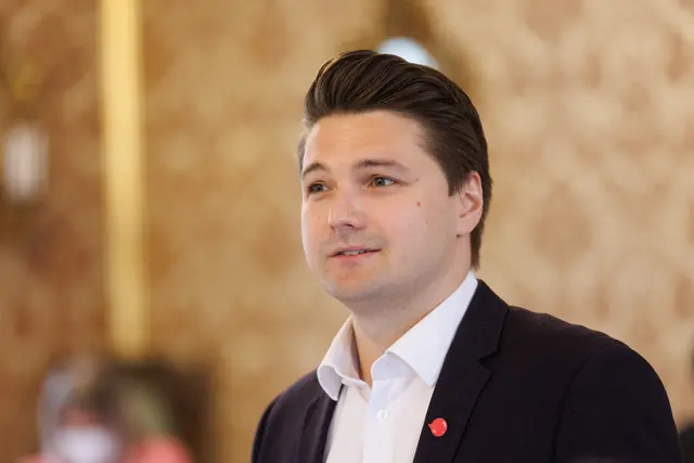 Neos-Chef Niko Swatek fordert entschlossene Schritte bei Energiekosten, Bürokratieabbau und Investitionsbedingungen, um den Sinkflug des Wirtschaftsstandortes aufzuhalten. | Foto: LT-Stmk/Scheriau