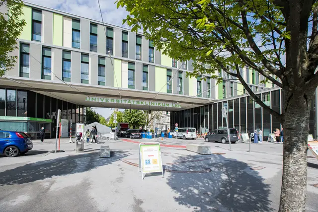 Rund 16.000 Betroffene unterzeichneten eine Petition gegen die Kürzungen, die heute an die Politik weitergegeben werden soll. | Foto: Franz Neumayr