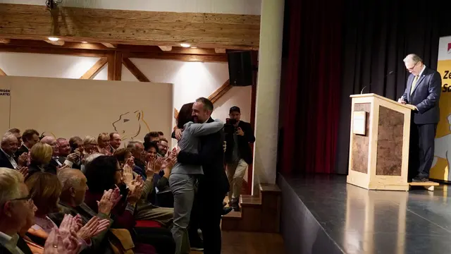 Stefan Schnöll direkt nach der Verkündung des Wahlergebnisses. | Foto: Simon Haslauer