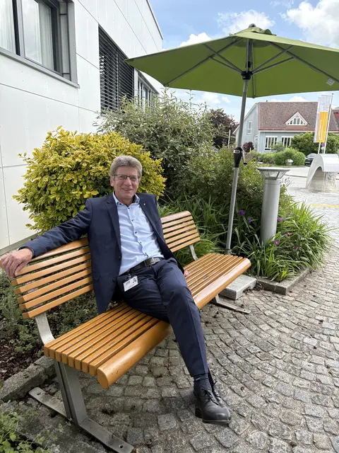 Leopold Preining 2025 – er kann in der Pension jetzt die Beine hochlegen.  | Foto: Klinikum Rohrbach