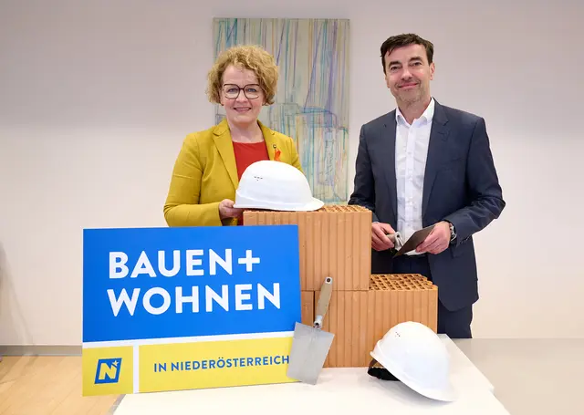 Wohnbau-Landesrätin Christiane Teschl-Hofmeister und Landesgruppenobmann der Gemeinnützigen Bauvereinigungen (GBV) Christian Rädler. | Foto: NLK Pfeiffer
