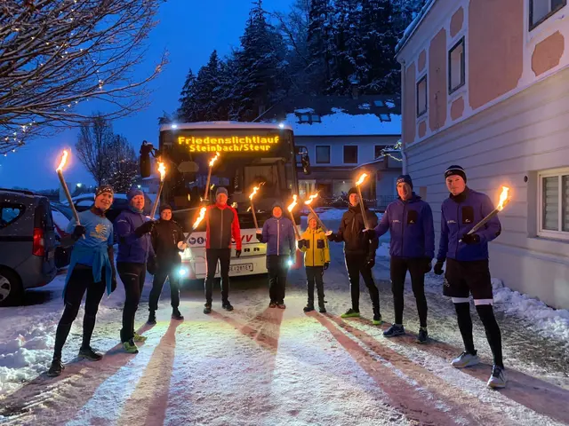 Auf Initiative der Naturfreunde bringen Läuferinnen und Läufer am Sonntag, 14. Dezember 2025, im Rahmen eines Staffellaufes das Friedenslicht aus dem Stift Kremsmünster nach Steinbach an der Steyr. | Foto: Naturfreunde Steinbach-Grünburg