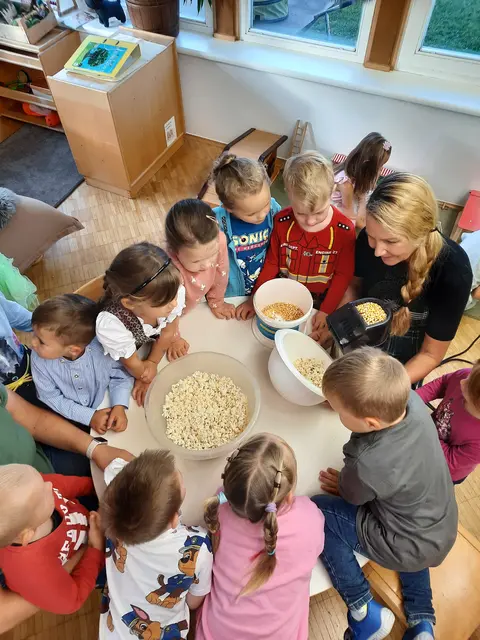 Die Kinder lernen den richtigen Umgang mit der Ernährung kennen. | Foto: Ravnik Heike