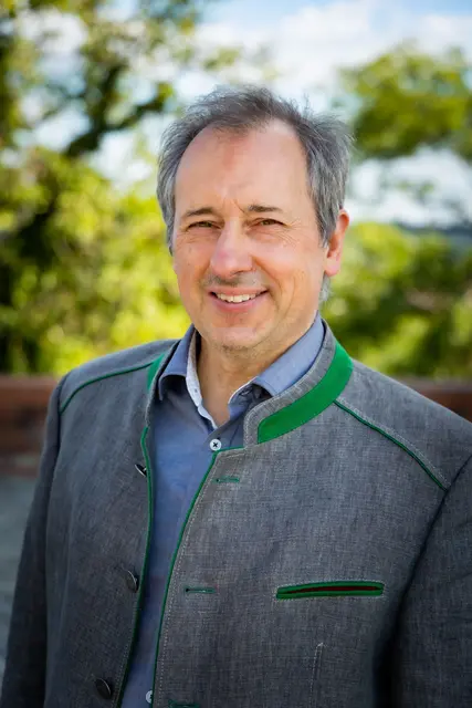 Käsemeister Franz Deutschmann aus Frauental liefert mit seinen Bio-Weichkäsespezialitäten wichtige Genussbausteine für viele Geschenkkörbe. | Foto: Werner Krug