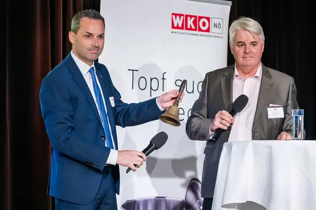 Stefan Seif (WKNÖ-Bezirksstellenausschuss Krems) und Organisator Toni Ferk (Sales Teams &amp; More) bei der Geschäftskontaktemesse der WKNÖ. | Foto: Andreas Kraus