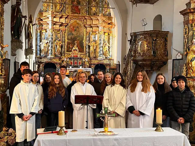 Pastoralassistentin Sabine Kahle feierte gemeinsam mit den Guttaringer Firmlingen den Gottesdienst. | Foto: Sabine Kahle