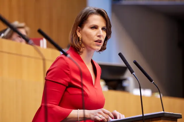 Landeshauptfrau Karoline Edtstadler (ÖVP). | Foto: Parlamentsdirektion/Thomas Topf