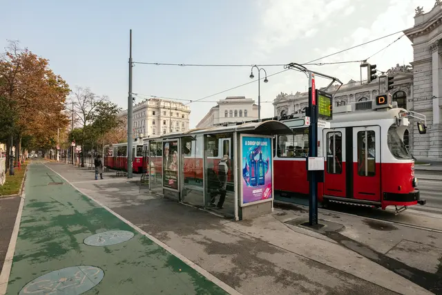 Wegen eines Gleisschadens im Bereich Rathausplatz/Burgtheater kam es am Dienstagabend zeitweise zu größeren Einschränkungen im Straßenbahnnetz. (Archiv) | Foto: Wiener Linien/Manfred Helmer
