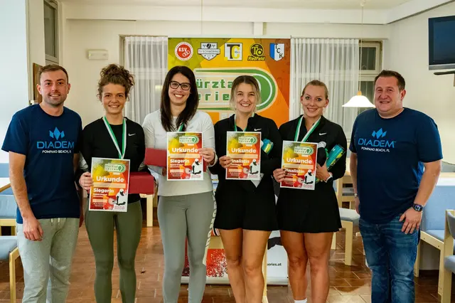 Anja Roskaric (TC Berndorf) und Leonie Kotzaurek (SG Mürzhofen-Allerheiligen) sicherten sich den Turniersieg im Damen-Doppel. | Foto: Mürztal Series Wintertour