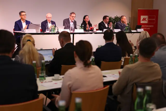 AK-Präsident Gerhard Michalitsch und die Vollversammlung fordern eine gerechte Budgetsanierung, bei der nicht nur private Haushalte zur Kasse gebeten werden. | Foto: AK Burgenland
