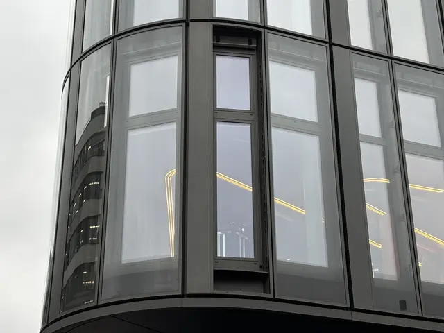 Leser berichten von zumindest drei kaputten Glaselementen. | Foto: Andreas Pölzl/MeinBezirk