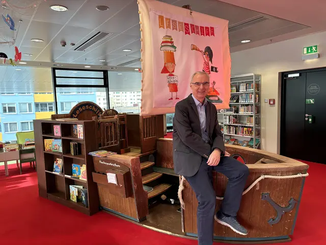 Helmut Windinger, Leiter der Stadtbibliothek: „Bibliotheken sind heute weit mehr als Orte zum Ausleihen von Büchern. Mit Angeboten wie der Spürnasenecke werden wir zum Labor für junge Köpfe – offen, spielerisch und niedrigschwellig." | Foto: Lisa Gold 