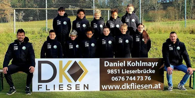 Nachwuchskicker trainieren auch im Winter hart. Deshalb kommen diese neuen Winteroutfits gerade wie gerufen. Auch dafür ist die Jugend den Sponsoren dankbar! | Foto: Privat