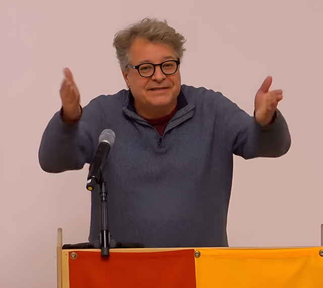 NEOS-Gemeinderat Nikolaus Formanek kritisiert die Abschaltung des Livestreams. | Foto: Stadtgemeinde St. Pölten (Livestream/Screenshot)