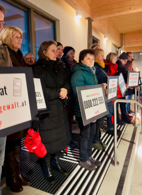 Viele Frauen und auch Männer bildeten in Kapfenberg eine Lichterkette. | Foto: SPÖ Kapfenberg
