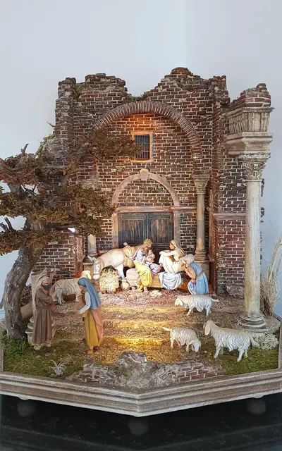 Auf über 50 Laufmetern werden die Krippen präsentiert. | Foto: Krippenverein Götzens