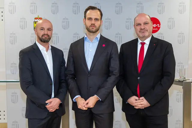 von links: Severin Mayr (Grüne), Felix Eypeltauer (Neos) und Peter Binder (SPÖ). | Foto: Neos/Schütz