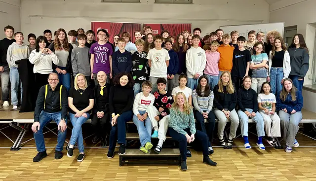 In der Mittelschule Gars/Kamp herrschte reges Treiben, als das "AK YOUNG" Jugendtheater die Bühne übernahm. | Foto: AKNÖ